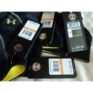 Lot of 4 Under Armour sports bras 32A, NEW u get 4